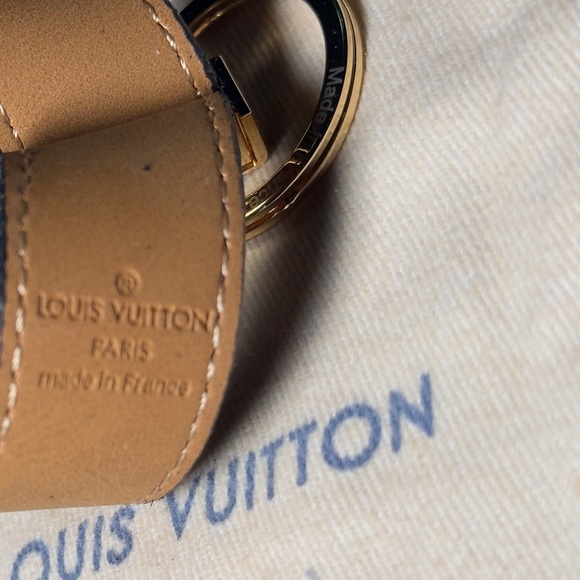 Louis Vuitton Dragonne Key Holder, LV Monogram, Brown Keychain, Box & Dust Bag - Picture 4 of 6